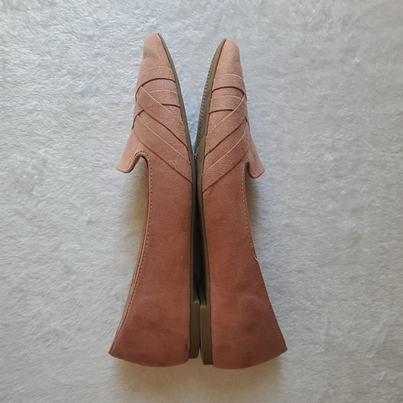 Journee Collection Women's Pointed Toe Mindee Loafer Flats Blush Pink Lattice 6 - Picture 5 of 8